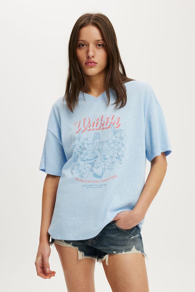 V Neck Vacay Graphic Tee - Waikiki Surfing 2002 / Daydream Blue